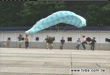 國慶神兵／「天降神兵沒問題」　退役神龍背書