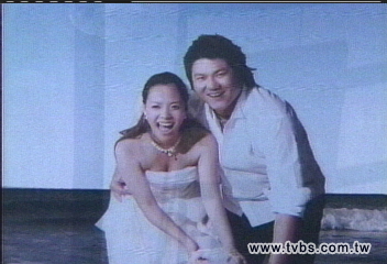 SAYA嫁前棒球員　肚裡藏喜悅