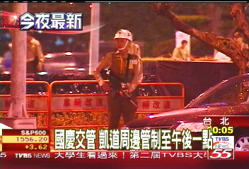 為天降神兵　凱道夜間趕拆路燈