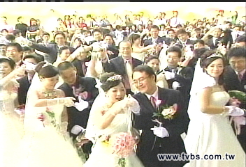 高鐵站集團婚禮 胡志強情歌證婚