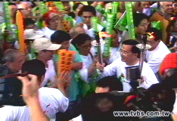 入聯聖火起跑　扁呂身旁狀況多