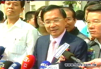 馬父骨灰罈文字 扁再批不愛台灣