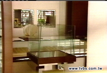 鎮金竊案／東區鎮金店遭搶　玻璃櫥窗碎一地