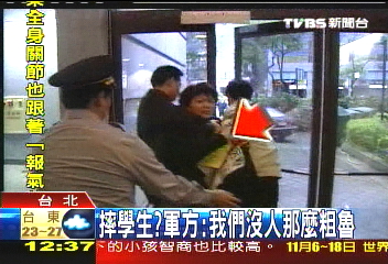 摔學生？　軍方：我們沒人那麼粗魯