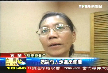 縣史館女廁門縫大　歹徒趴地偷窺