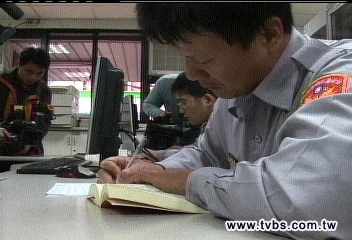 開單遭諷字醜 員警勤練字雪恥