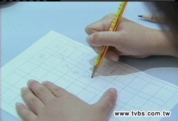 幼稚園握筆寫字 專家:5歲前不宜