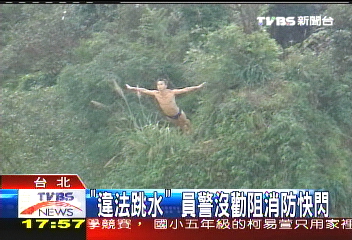 挑戰跳水權　跳斷手醫師再躍碧潭