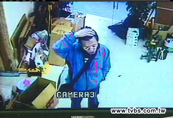 批發商遭搶 搶匪抱走儀器就跑