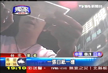 〈獨家〉罰單剋星? 反光噴劑夜市公開賣