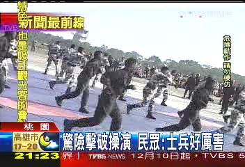陸軍601旅軍演　8旬老婦登機參觀