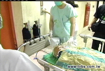 家屬掛心 李東杰傷勢一早探視