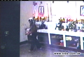 亡靈前　83歲榮民大膽竊水果