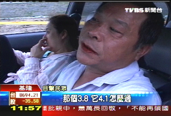 扯!曳引車硬闖 限高鐵架拖著跑