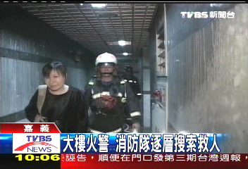 大樓火警　消防隊逐層搜索救人