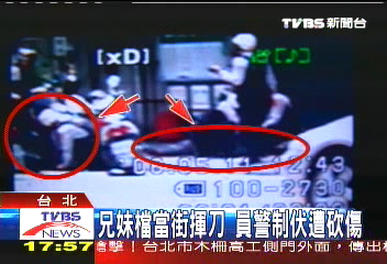 兄妹檔當街揮刀　員警制伏遭砍傷