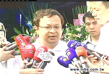 回老家送父最後一程　柯承亨露面