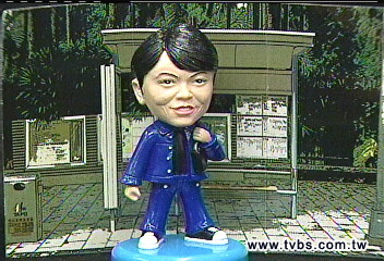 〈獨家〉搶520商機 首批周美青公仔上市