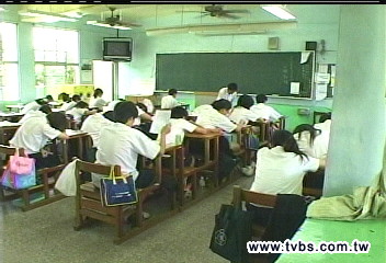 壓力過大　國一女上課時中風癱瘓