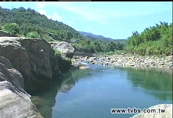 16歲少年跳水 頭部撞石昏倒溺斃