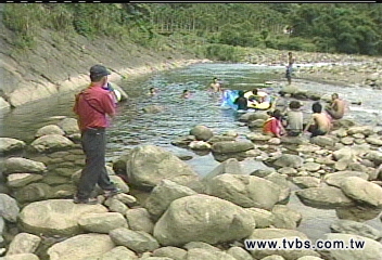 大豹溪違規戲水 北縣府祭重罰
