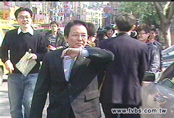假捐贈逃稅千萬 三立董總緩起訴