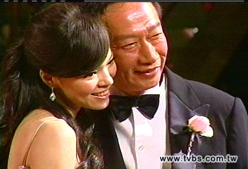 台銘聚焦/郭台銘偕「馨」娘 大囍日接受祝福