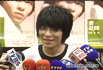 蕭敬騰MV燒鋼琴　判10萬元罰鍰