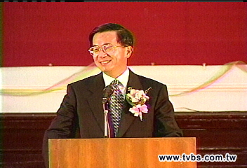前總統校友涉洗錢　台大校長道歉