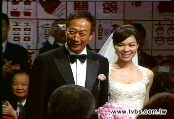 鴻海續跌 新婚郭台銘事業好傷神