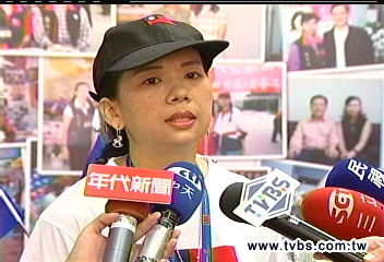 挺馬被拖累？　國旗專賣店業績差