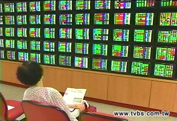 紓困案過關　大盤一度衝5800點