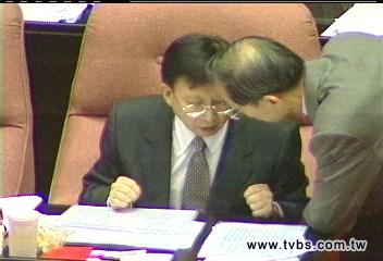 「薪」情看民調　官員應答謹慎尷尬