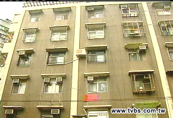 38坪隔11間轉租　住戶怒抗議未果