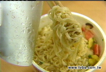 日清杯麵驗出毒　同批產品全回收
