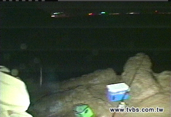 相約野柳夜釣 兄弟倆意外落海