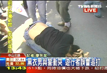 〈快訊〉衝破防線! 警民爆發肢體衝突