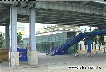 願景館成蚊子館　大批遊民聚集