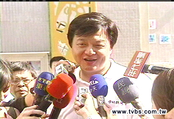 周錫瑋屢嗆中央 施政滿意度低