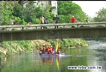 男子慘遭分屍11塊 警沿溪搜尋