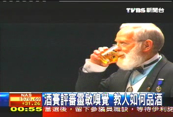 酒賽評審靈敏嗅覺　教人如何品酒