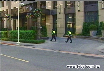 「寶徠休息站」重開 媒體員警站崗