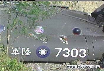 迫降直升機機尾受損 卸油防爆炸