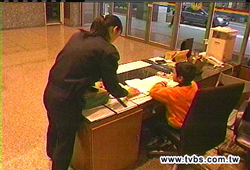 母逃養父無暇顧　小二男童混網咖