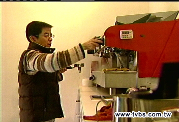不自卑　137公分小巨人開咖啡店