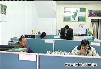 窮！中市民進黨工　明年起領4成薪
