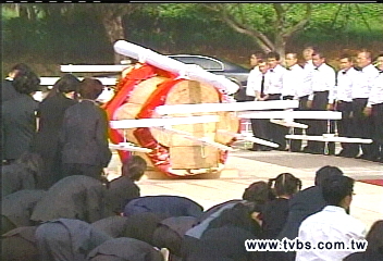 王永慶明移棺 暫厝台塑南亞廠