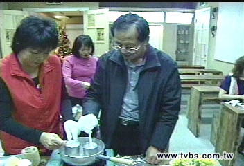 化妝、保養體驗館 民眾樂享DIY樂趣