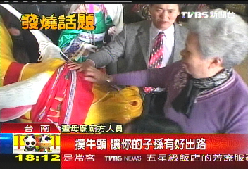 搶香客! 相鄰兩廟宇各出奇招
