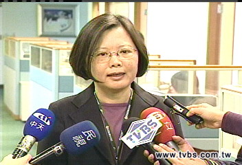 徵召當兵降失業　蔡諷馬搞錯方向